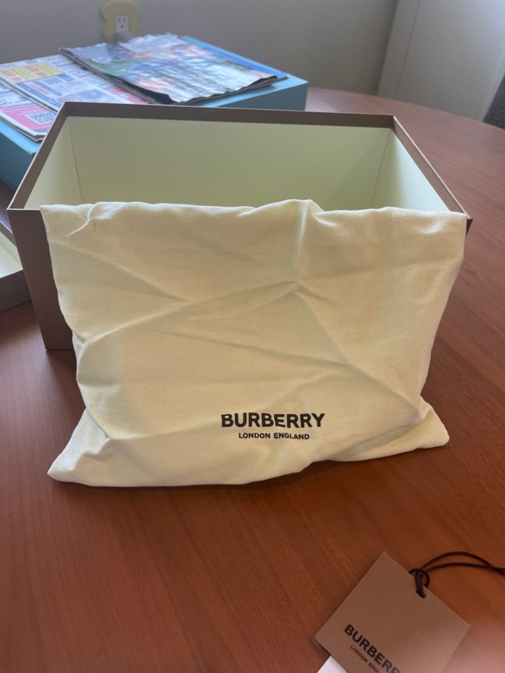 Burberry Beige/Tan Sneaker Box Label - Picture 10 of 14